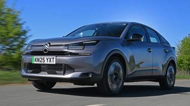 Citroen e-C4, вид спереди